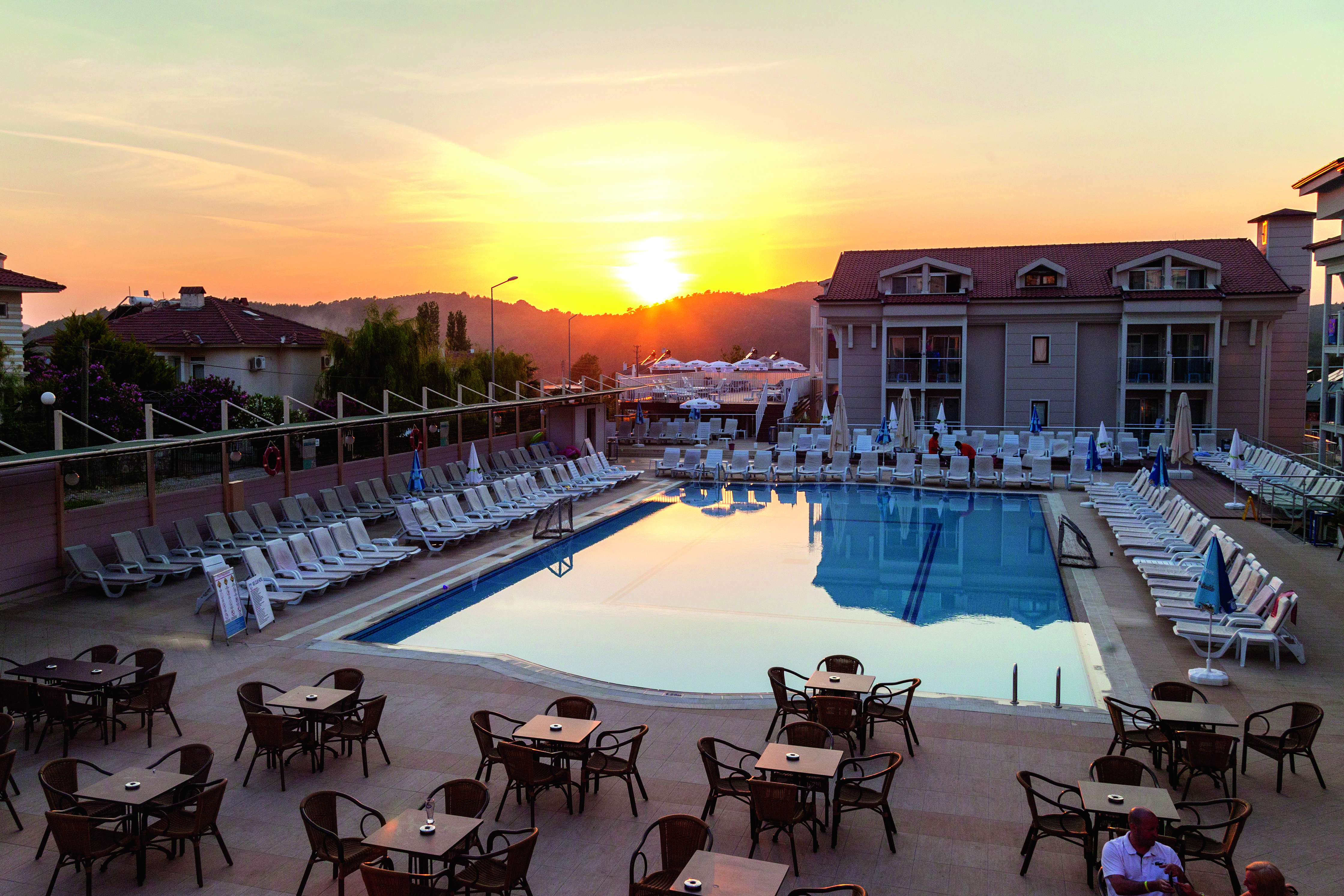 AES Club Hotel