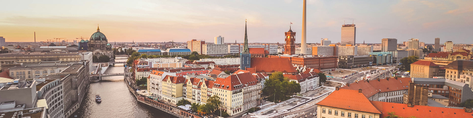 Locke at East Side Gallery Friedrichshain - Berlin Xmas Market 